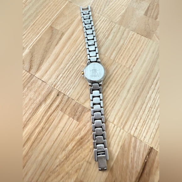 Seiko ladies blue dial two tone dress watch NEW BATTERY main image 4